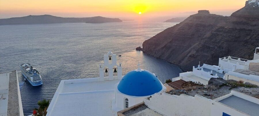 Santorini: Private Tour in Spanish with Local Guide - The 5 to 6 hour Santorini format that saves your energy