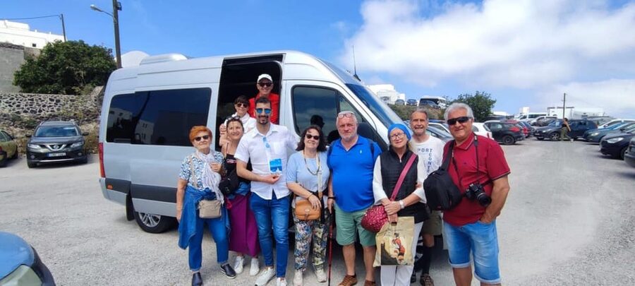 Santorini: Private Tour in Spanish with Local Guide - Megalochori and Pyrgos, traditional villages beyond the postcard