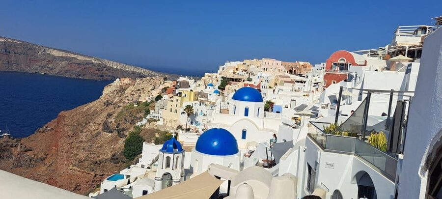 Santorini: Private Tour in Spanish with Local Guide - Perivolos Black Sand Beach, organized comfort with beach extras included