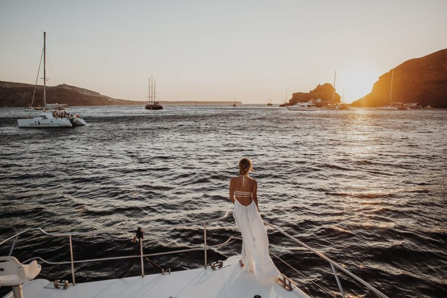 Santorini Proposal: A Luxury Photoshoot for Your Yes! Moment - The photographer’s job: planning, blending in, and capturing the real yes