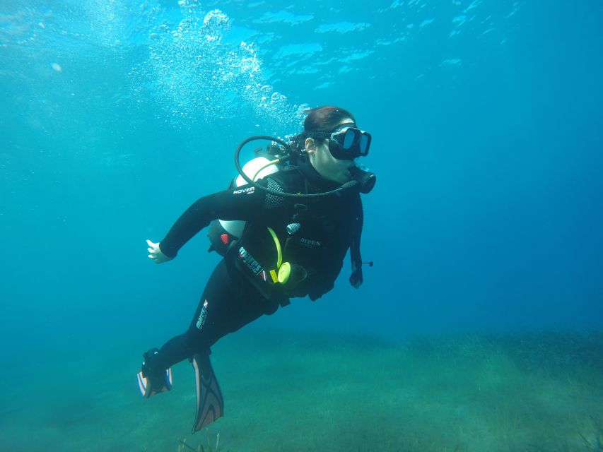 Santorini: Scuba Diving Experience in Caldera for Beginners - Instructor-First Safety in a Small Group: Attention, Not Speed