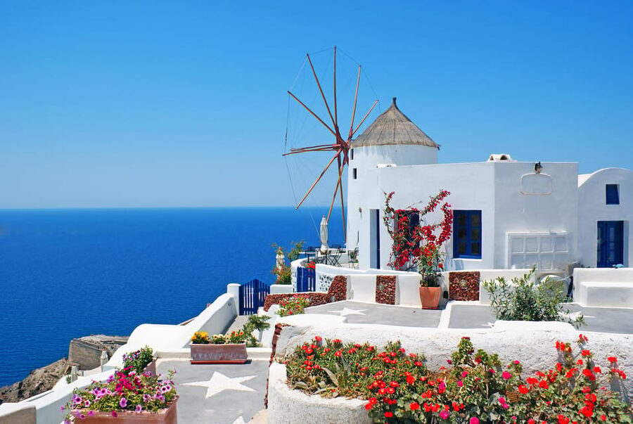 Santorini: Shore Trip to Bypass Cable Car with Boat Transfer - Oia markets and views (1.5 hours): where the free time is actually useful