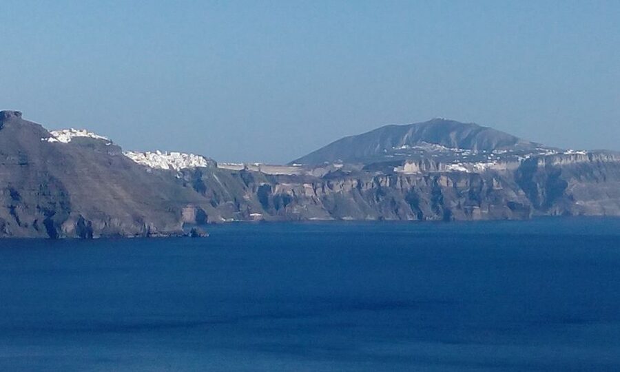 Santorini: Small-Group Highlights Tour of Venetian Castles - Megalochori and Symposion: more than a performance, it is culture with context