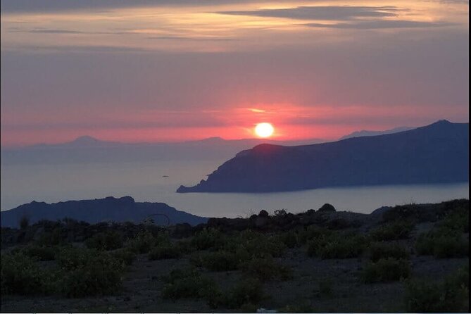Santorini Sunset Wine Tour with Santo Winery Views - What you actually drink: 12 tastings, mainly whites and dessert wines