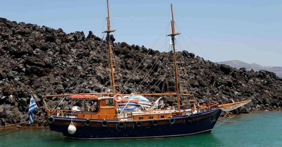 Santorini: Thirassia Islands and Volcano Guided Cruise - Getting to Athinios Port and What the Full-Day Schedule Means
