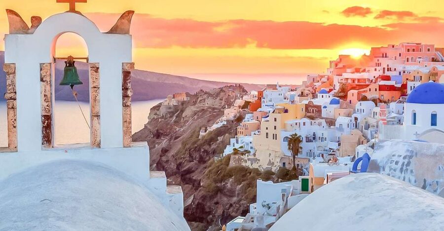 Santorini: Traditional Sightseeing Bus Tour with Oia Sunset - Pickup timing and how the day stays organized