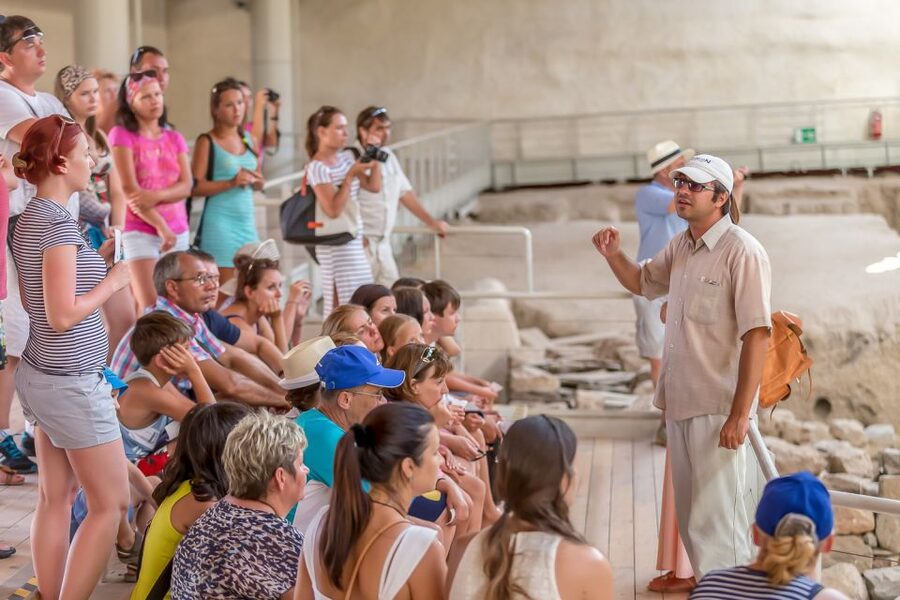 Santorini: Traditional Sightseeing Bus Tour with Oia Sunset - Wine tasting in Santorini: three local wines and the why behind the grapes