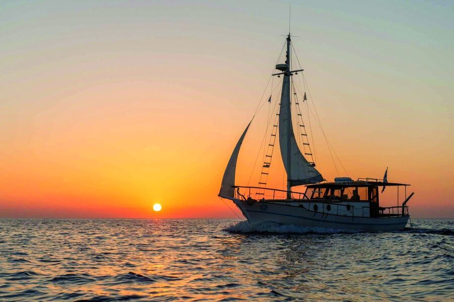 Santorini: Traditional Wooden Boat Tour with Meal and Wine - Ammoudi Old Harbour: End With a Proper Caldera Feeling