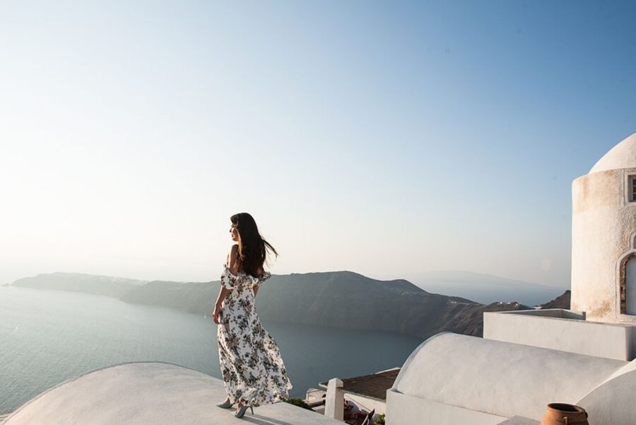 Santorini Unfiltered: Luxury Photoshoot with a Photographer - Stop 1 and the first Oia photo stop: getting the angles right