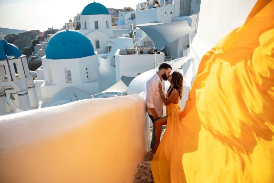 Santorini: Unique Flying Dress Photoshoot Experience - The Oia photo stop: what you’re actually photographing