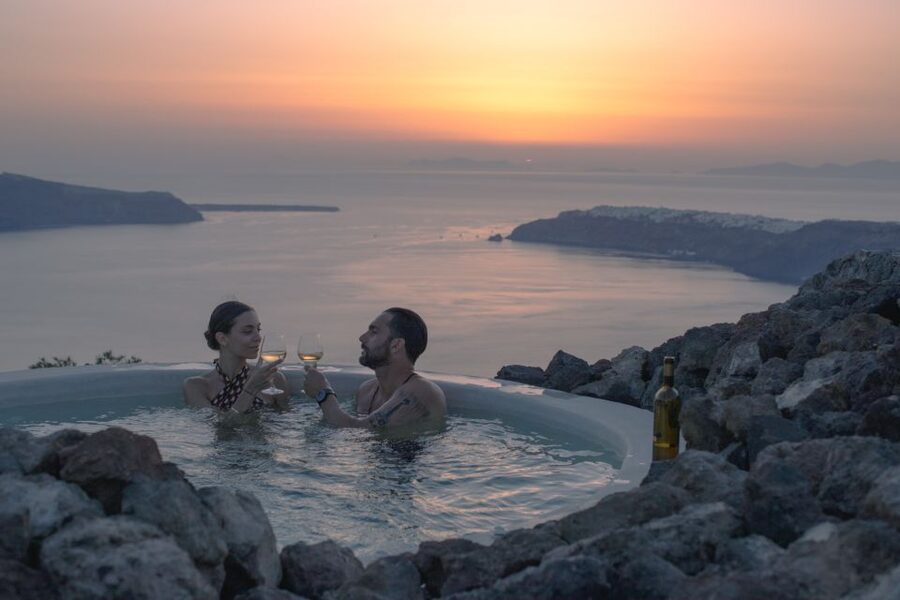 Santorini: Volcanic Hot-Tub Experience with Caldera Views - Practical Tips: What to Bring, When to Arrive, and How to Get the Photos