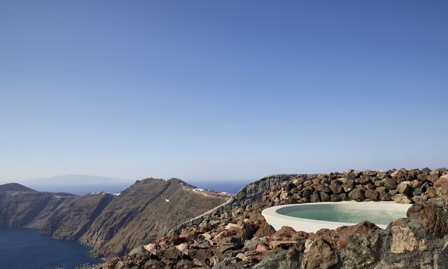 Santorini: Volcanic Hot-Tub Experience with Caldera Views - White Pearl Cavalieri, the Cliffside Base for Your Soak