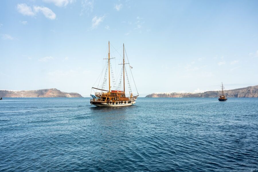 Santorini: Volcanic Islands Cruise with Hot Springs Visit - Sailing through the Santorini caldera: how the boat view changes everything