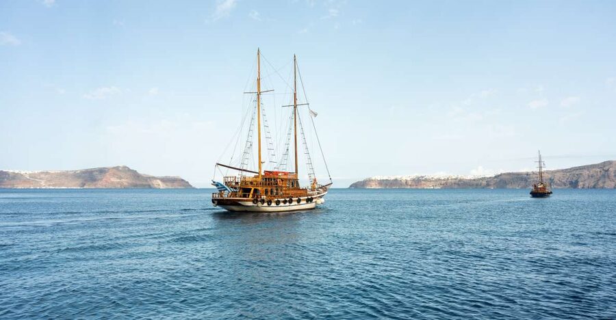 Santorini: Volcanic Islands Cruise with Hot Springs Visit - Oia sunset extension: timing the bus and making the most of free time