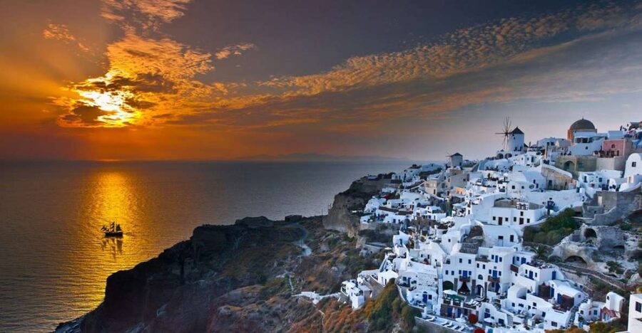 Santorini: Volcanic Sunset Cruise with Dinner - Key highlights to look for