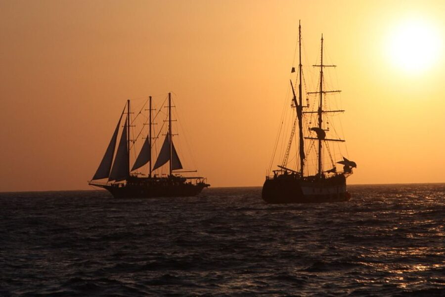 Santorini: Volcanic Sunset Cruise with Dinner - Dinner at sea, or dinner on the Thirassia jetty at Captain John’s Taverna