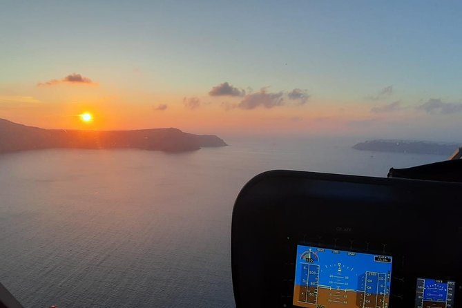 Shared Helicopter Tour Santorini 20 minutes - 2 passengers - How the pilot experience can make or break your nerves