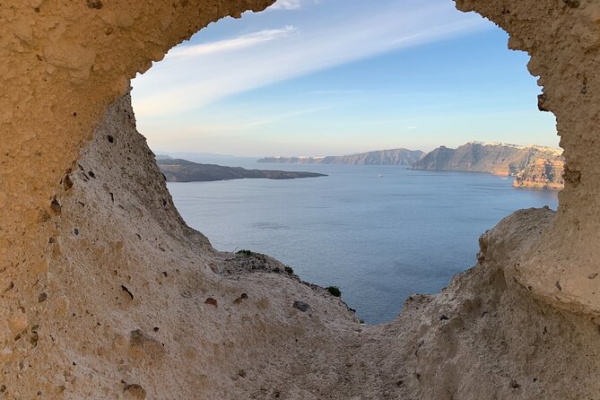 Small Group Sightseeing Tour: All Santorini’s Treasures - Hotel pickup, cruise timing, and how to make the meeting painless