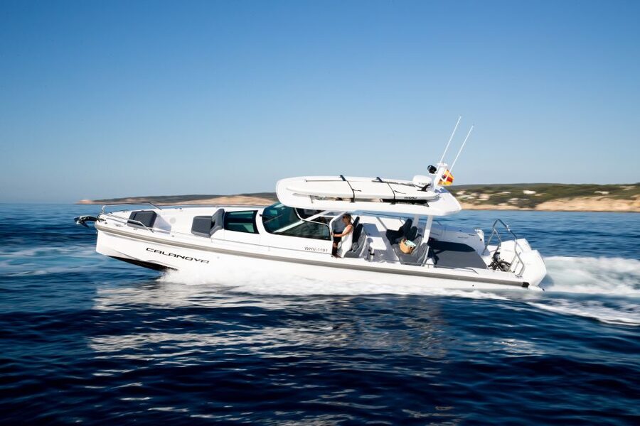 The Fastest All Inclusive Private Motor Yacht in Santorini - Key things that make this Santorini yacht cruise work
