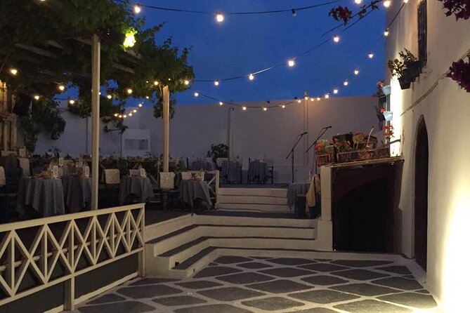 The Greek Wedding Show - Santorini - Plate smashing OPA: how the signature moment fits into the night