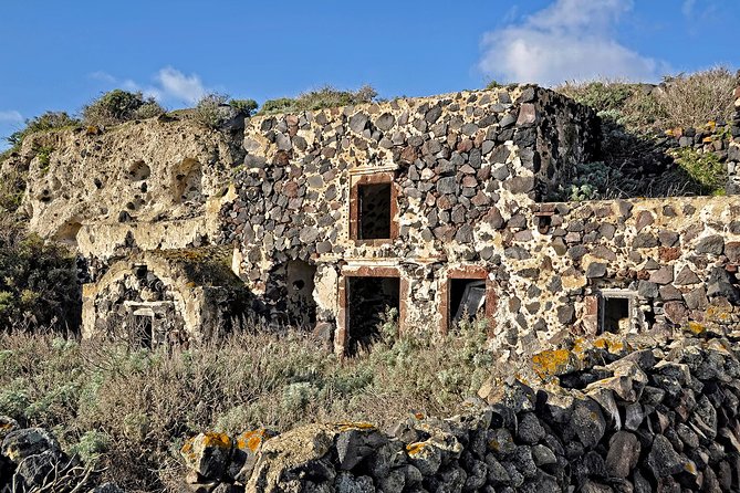 Thirassia Island: 6hr Private Tour with Lunch from Santorini - Price and what the “private” part changes