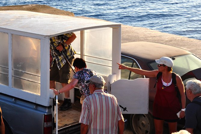 Thirassia Island: 6hr Private Tour with Lunch from Santorini - The return boat to Santorini and how to end the day smoothly
